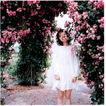 May J. × 藤里一郎写真展「Side by Side」　額縁　写真 写真展レポート】“素の彼女”に出会える場所——「May J.×Fujisato